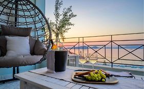 Zoe'S Sea View